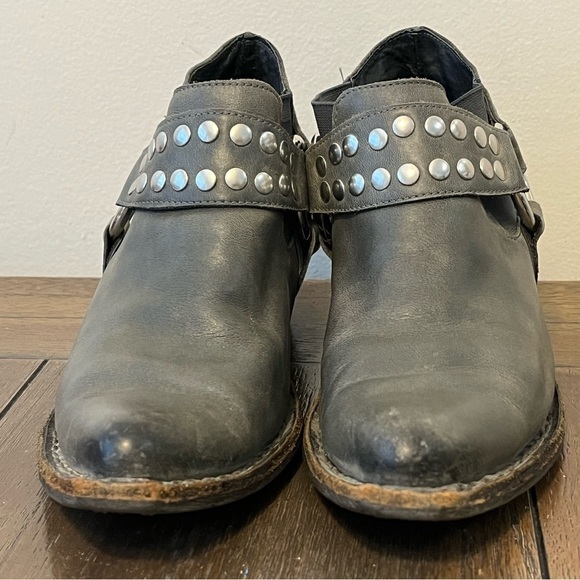 😎 Jeffrey Campbell Distressed Studded Booties Womens size 7 - Picture 3 of 10